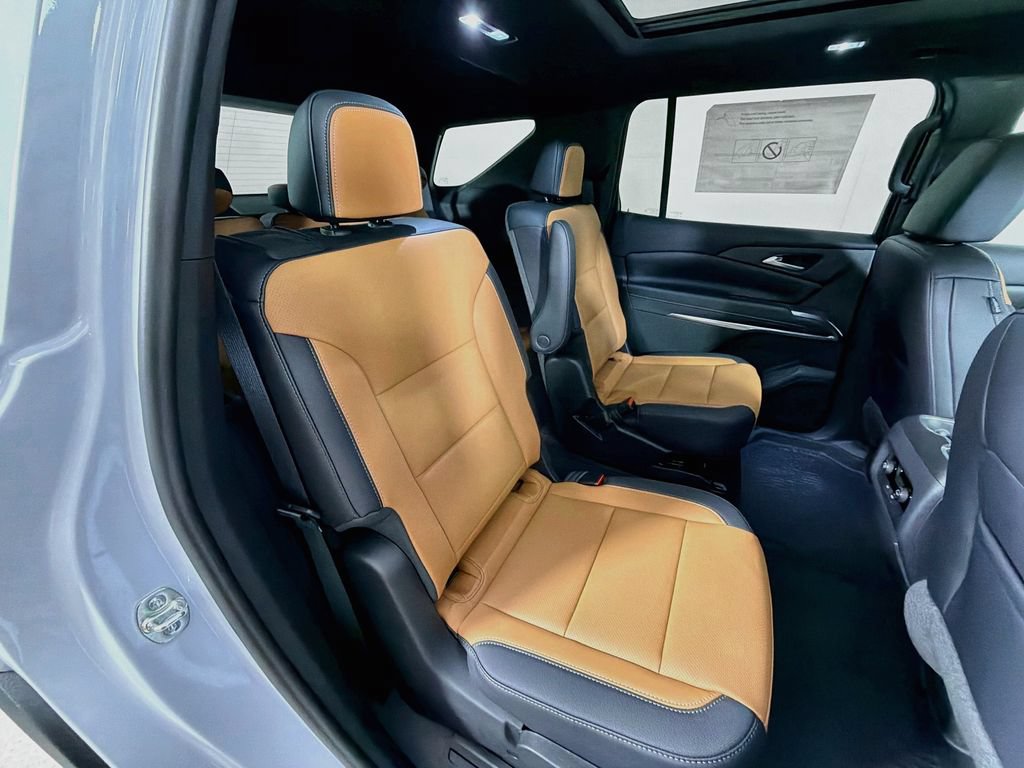 New 2027 Chevrolet Traverse Z71 w/ LPO, Floor Liner Package AWD/4WD image 24