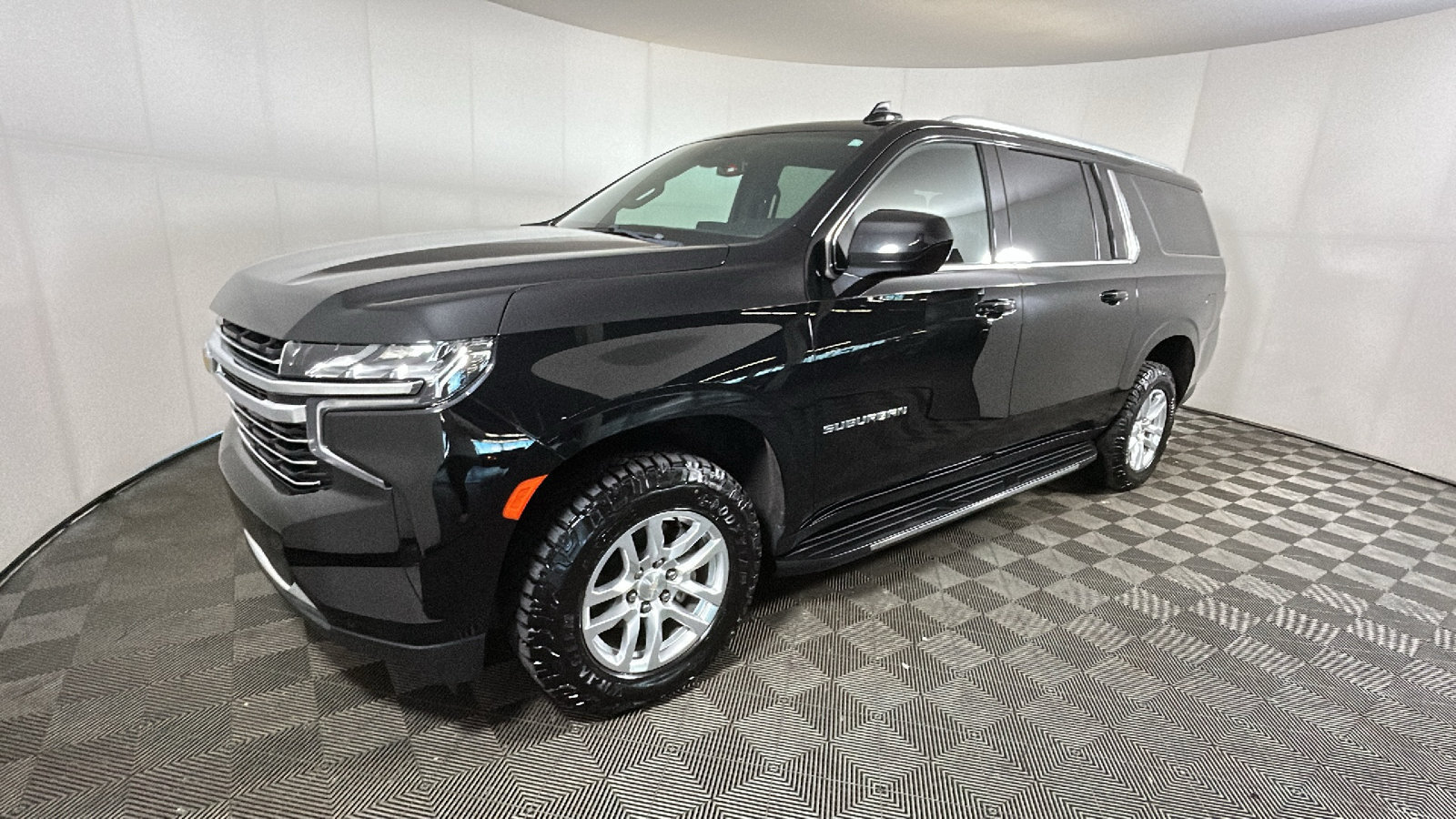 Used 2022 Chevrolet Suburban LT AWD/4WD image 8