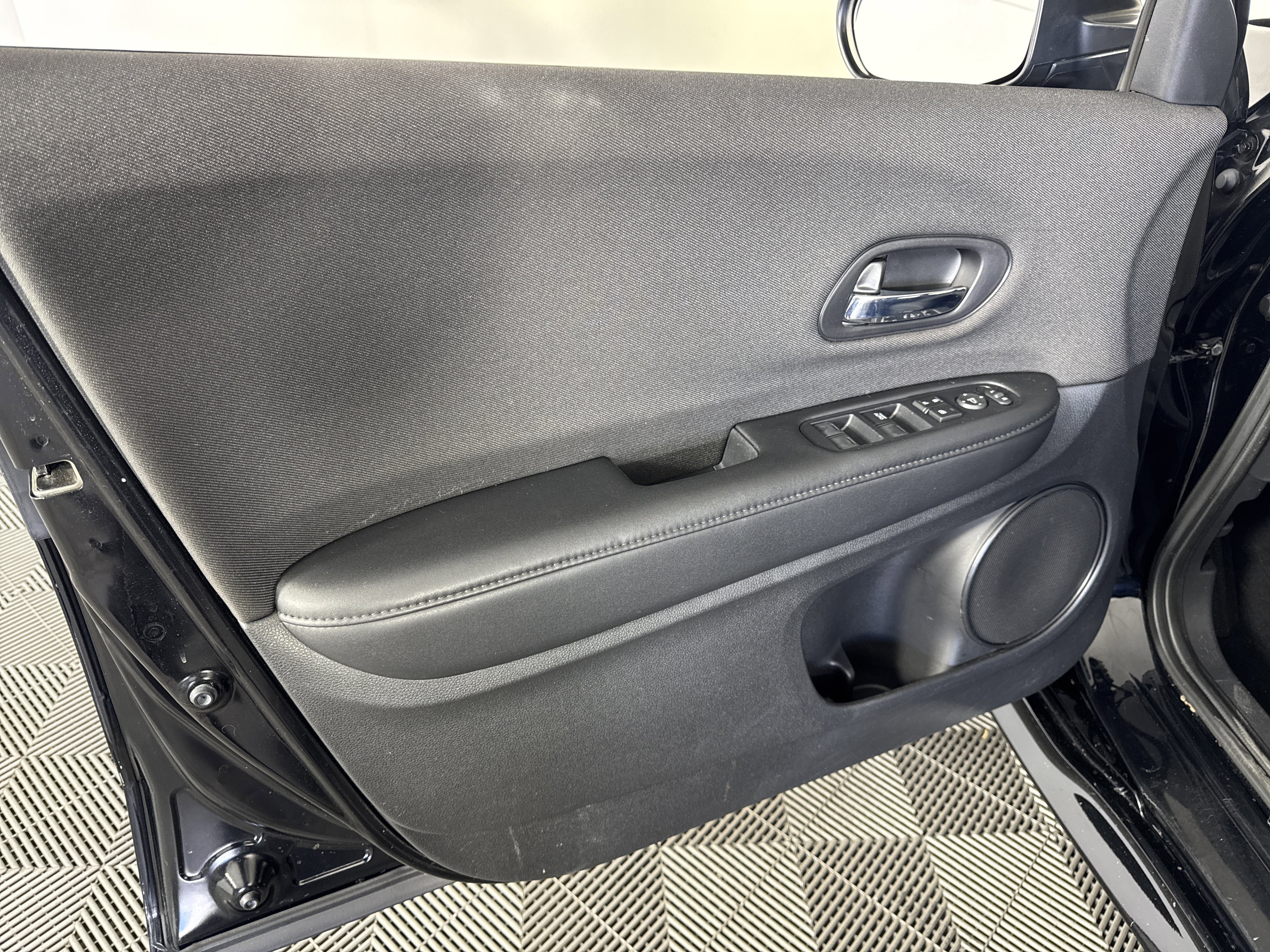 Used 2020 Honda HR-V Sport image 12