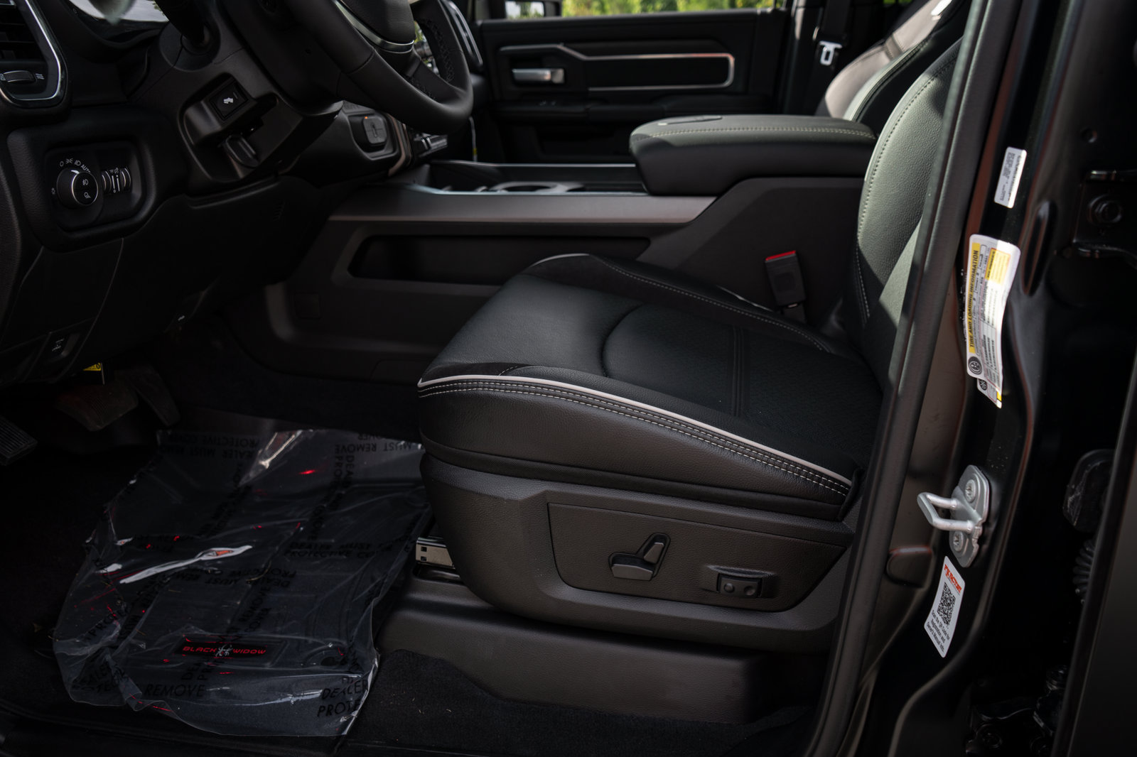 New 2026 RAM 2500 Laramie w/ Night Edition AWD/4WD image 30