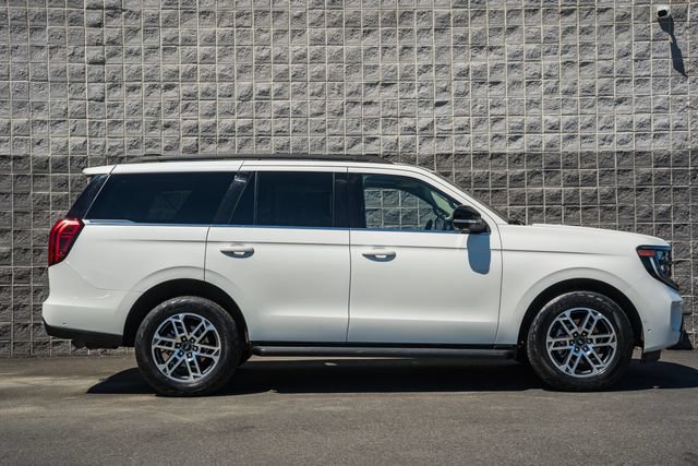 Used 2025 Ford Expedition Active AWD/4WD image 4