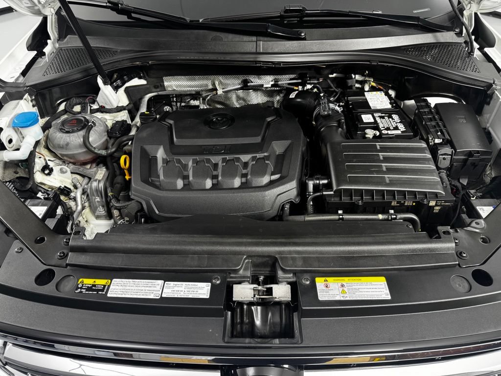Used 2022 Volkswagen Tiguan SEL R-Line AWD/4WD image 9