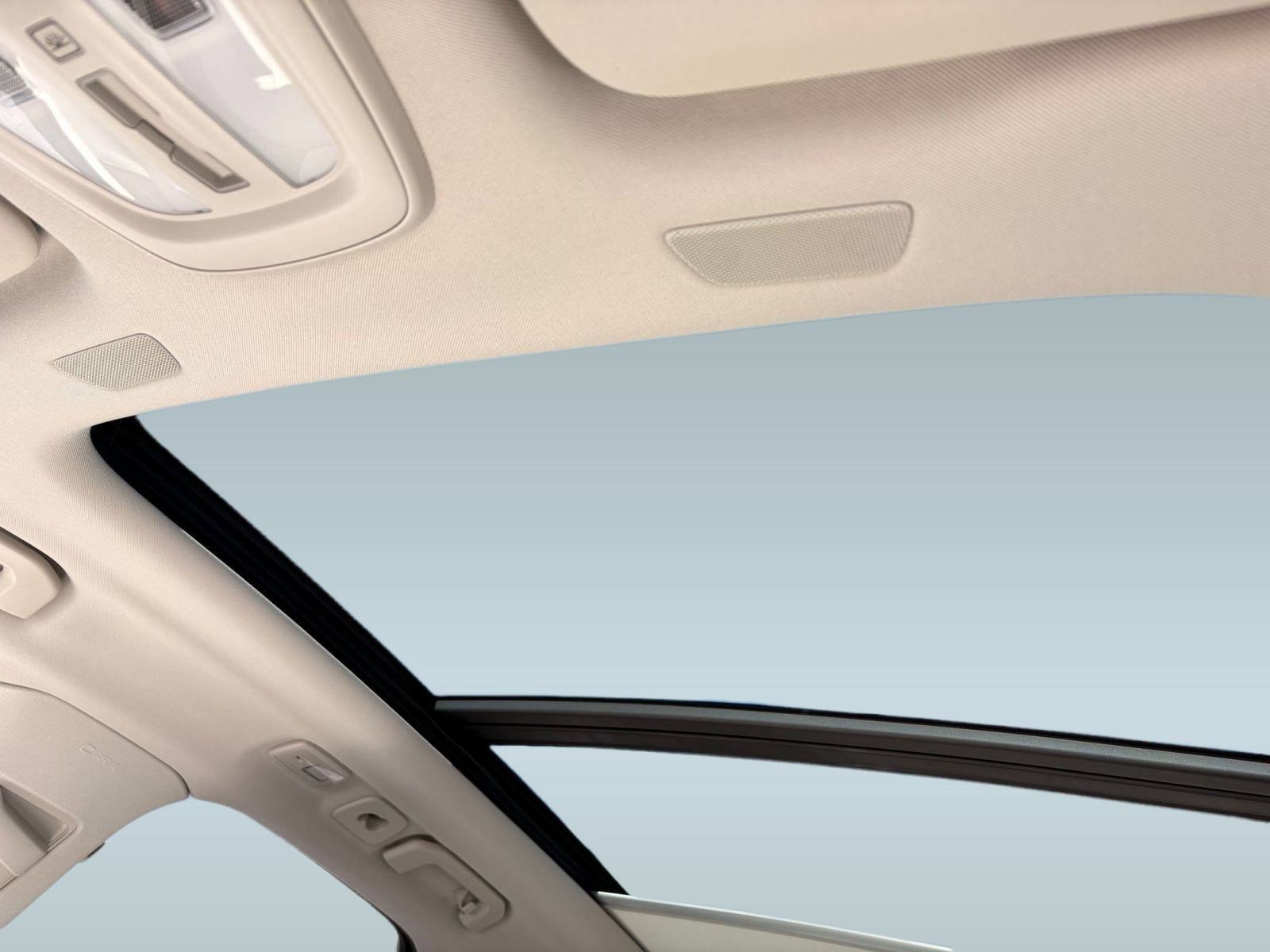 New 2026 Volvo XC60 B5 Ultra w/ Climate Package image 15