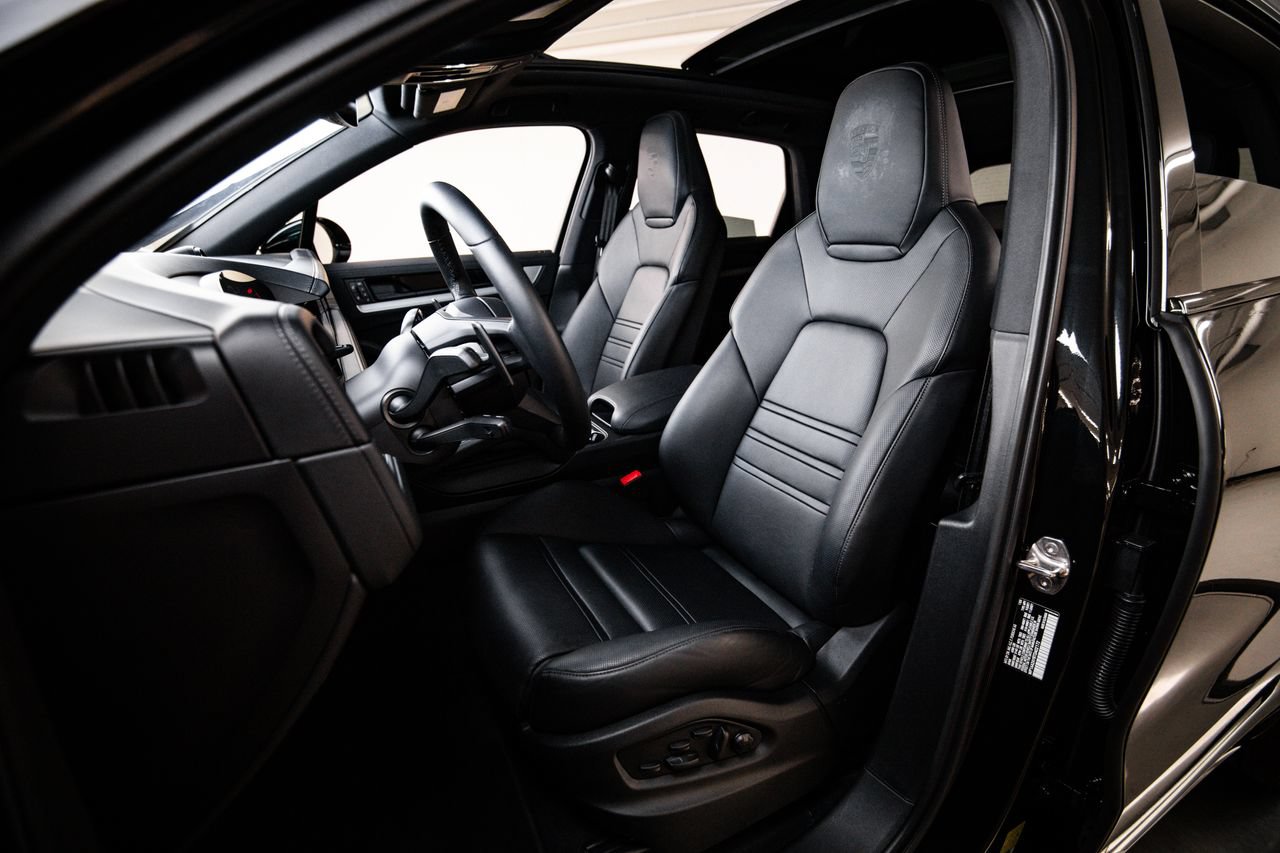 Certified 2026 Porsche Cayenne AWD/4WD image 5