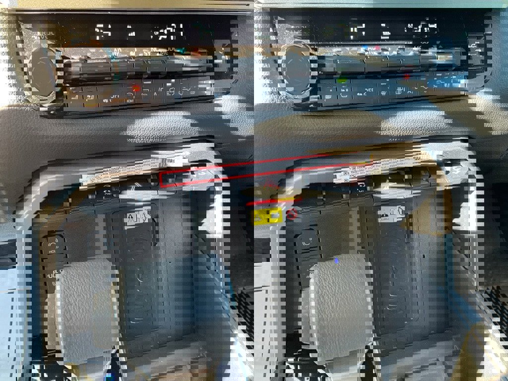 Used 2025 Toyota Tundra Limited image 11