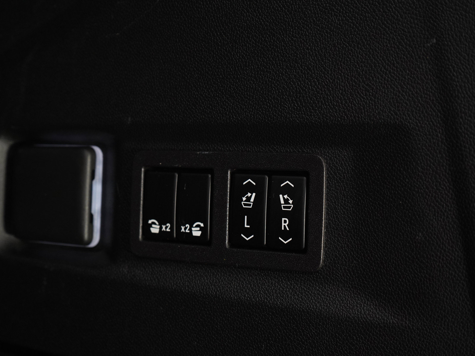 Used 2024 Chevrolet Tahoe High Country AWD/4WD image 9