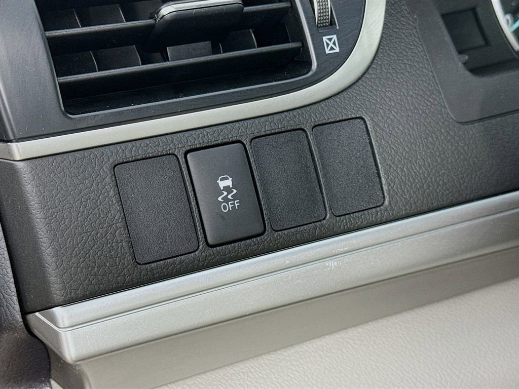 Used 2012 Toyota Camry LE FWD image 12