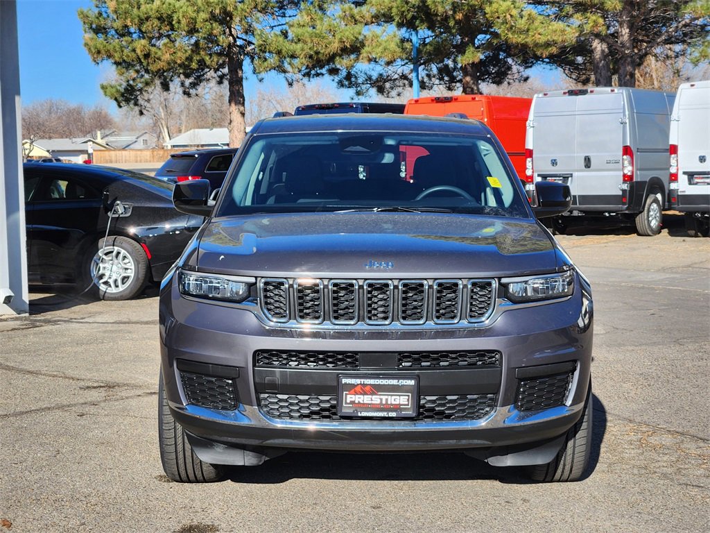 Used 2023 Jeep Grand Cherokee L Laredo image 5