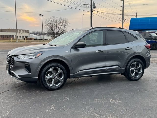 Used 2024 Ford Escape ST-Line AWD/4WD image 2