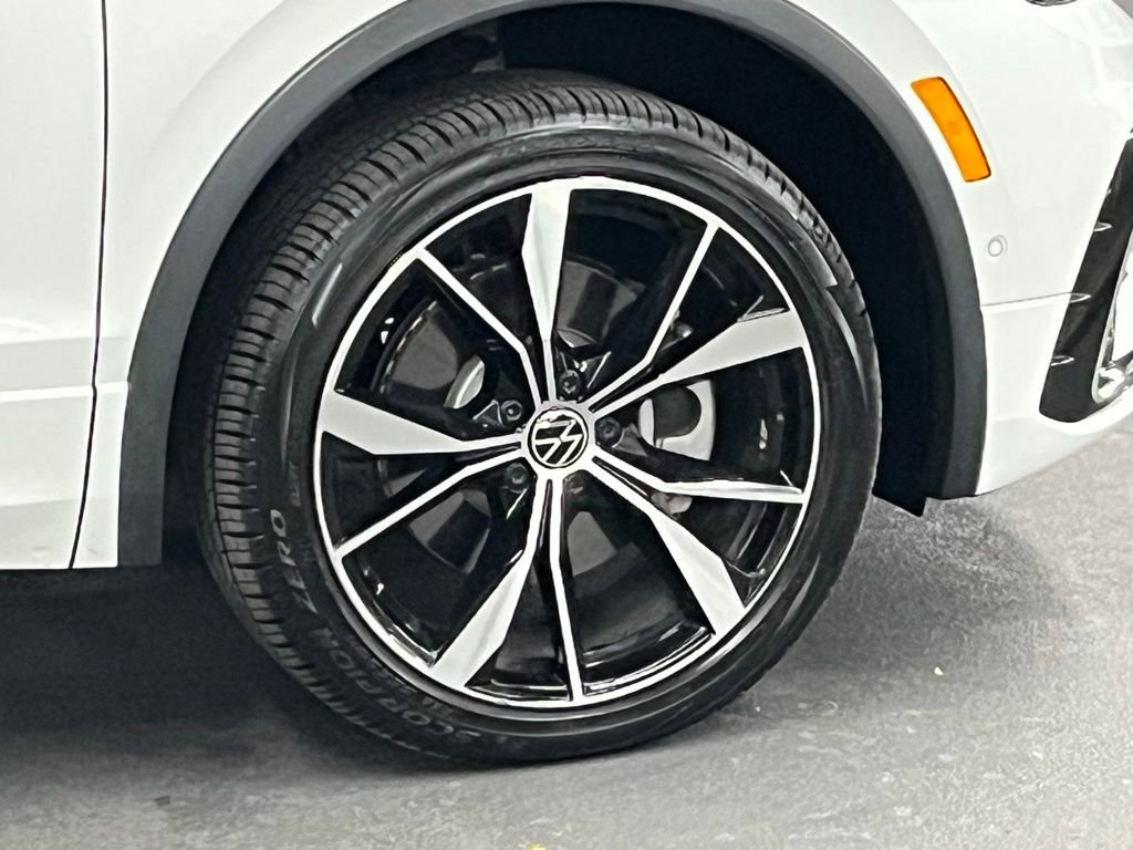 Used 2024 Volkswagen Tiguan SEL R-Line image 40