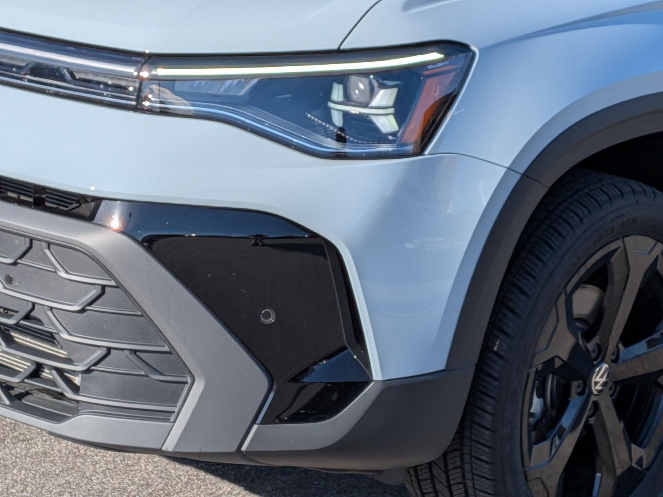 Used 2025 Volkswagen Taos SE image 9