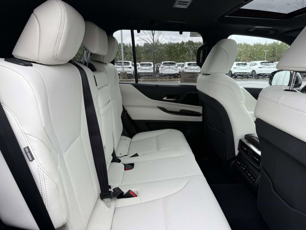 Used 2026 Lexus LX 600 4WD w/ Accessory Package (2T) image 16