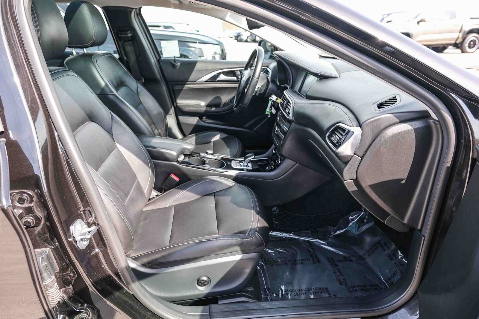 Used 2019 INFINITI QX30 w/ Cargo Package FWD image 17