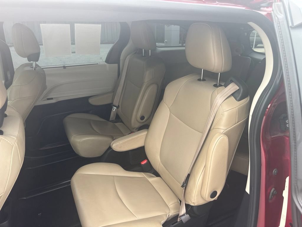 Used 2021 Toyota Sienna XLE FWD image 19