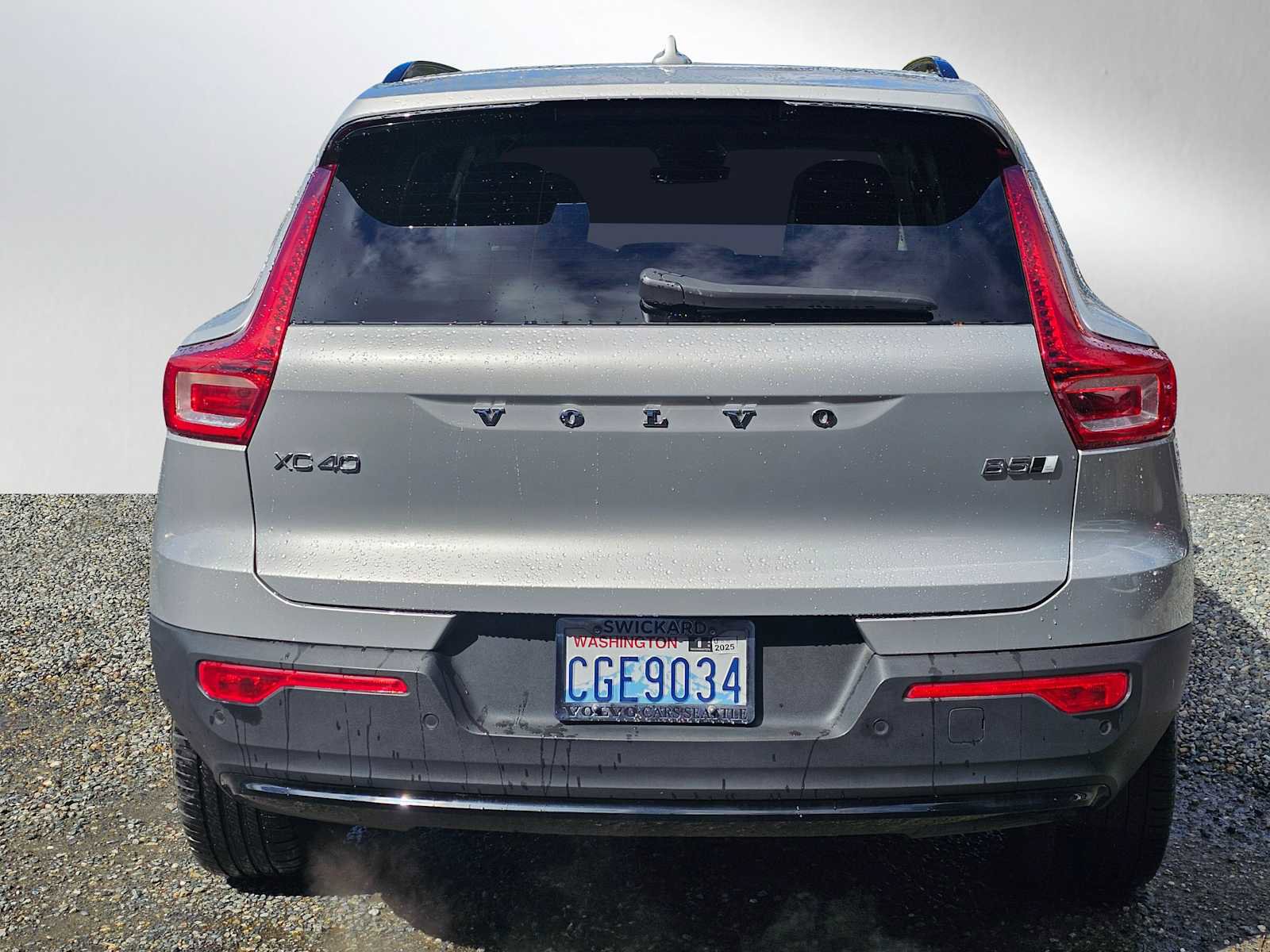 Used 2023 Volvo XC40 B5 Plus w/ Protection Package Premier AWD/4WD image 4