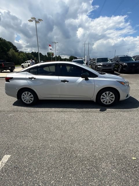 Used 2021 Nissan Versa S FWD image 2