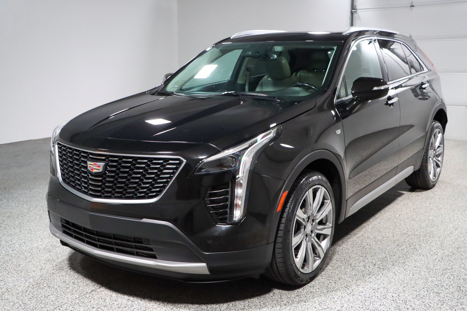 Used 2023 Cadillac XT4 Premium Luxury w/ Cold Weather Package FWD image 32