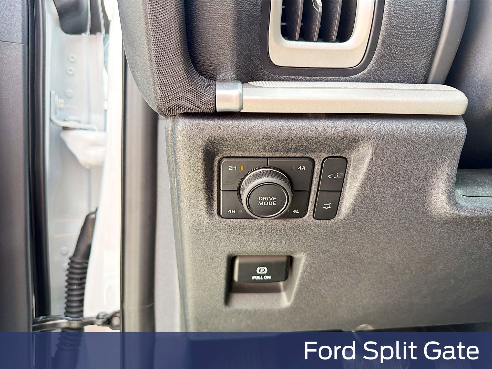 Used 2025 Ford Expedition Active AWD/4WD image 15