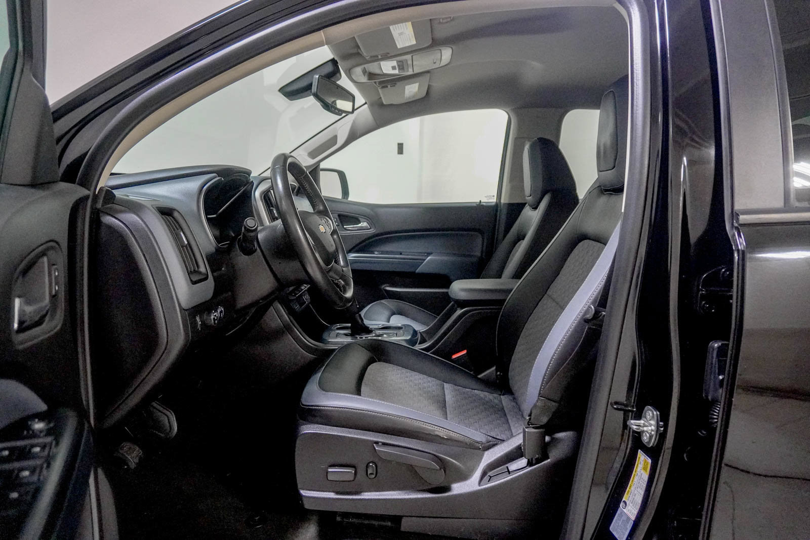Used 2015 Chevrolet Colorado Z71 AWD/4WD image 18