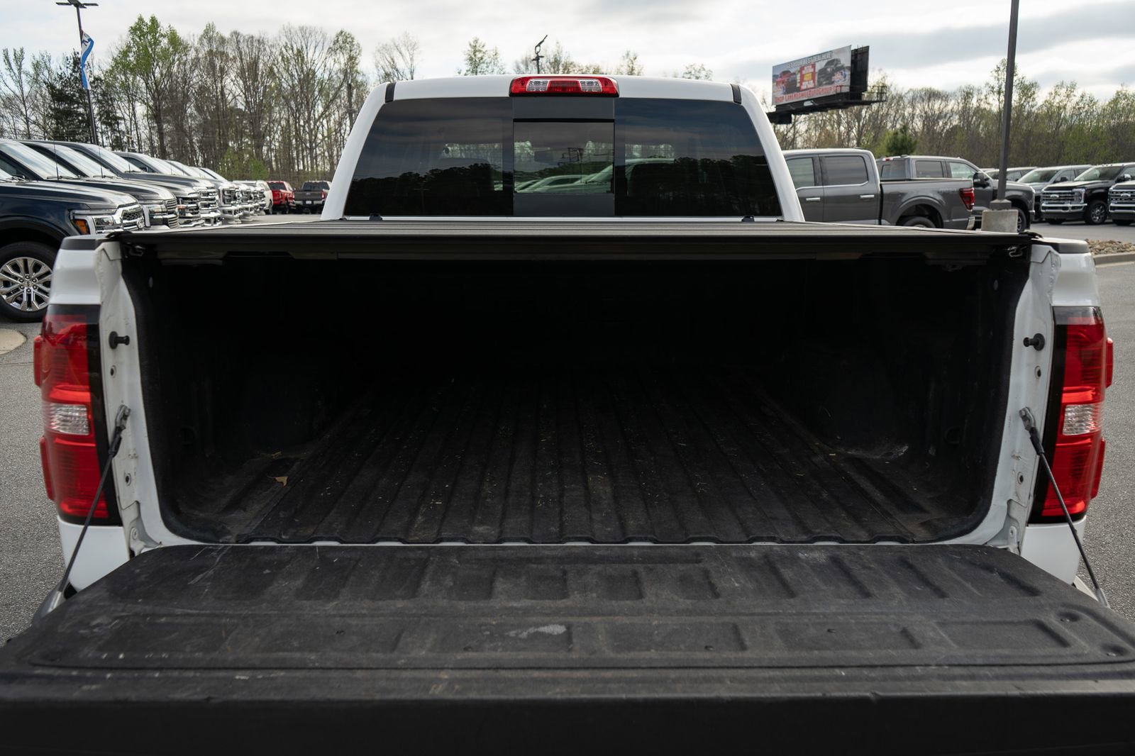 Used 2015 GMC Sierra 1500 SLT w/ Driver Alert Package AWD/4WD image 9