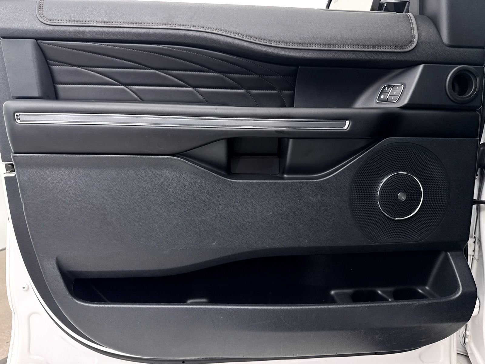 Used 2018 Ford Expedition Max Platinum AWD/4WD image 32