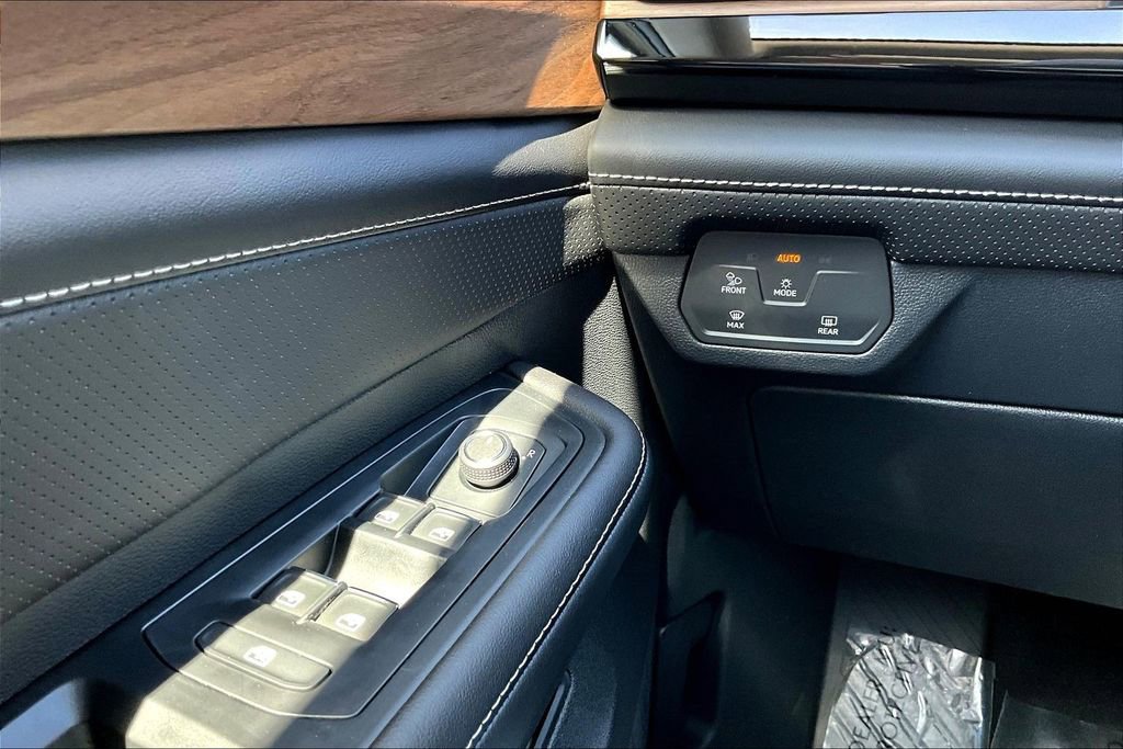 New 2026 Volkswagen Atlas SE image 17