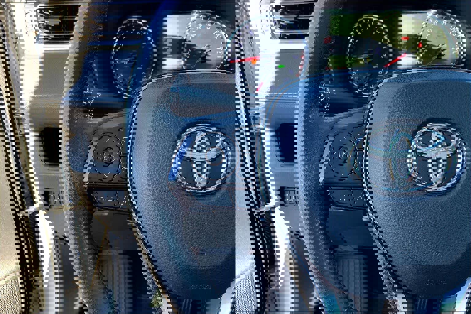 Used 2022 Toyota RAV4 XLE w/ Convenience Package AWD/4WD image 24