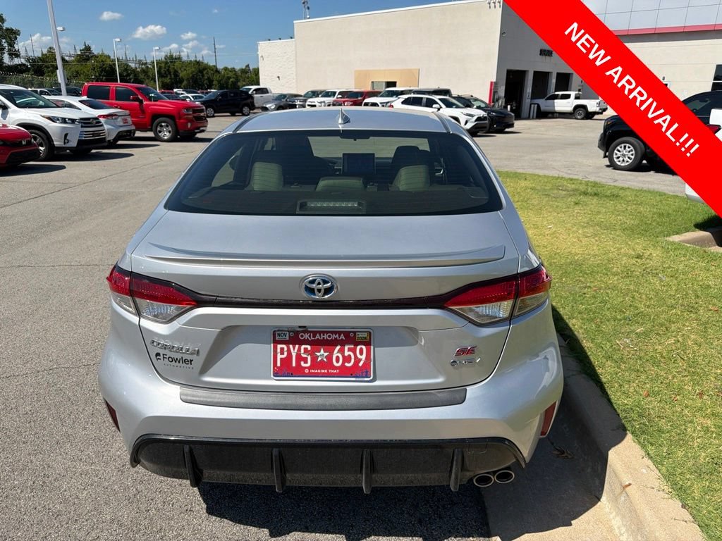 Used 2025 Toyota Corolla SE w/ SE Premium Package FWD image 5