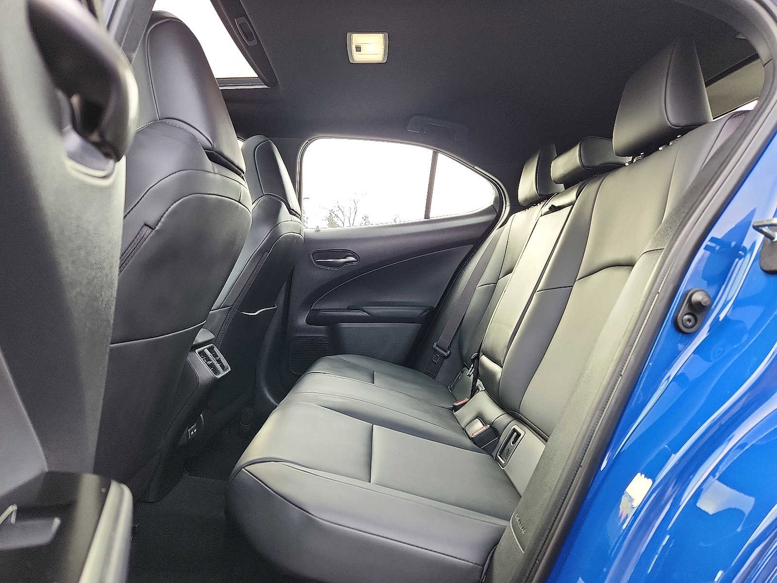 Used 2024 Lexus UX 250h AWD w/ Premium Package image 10