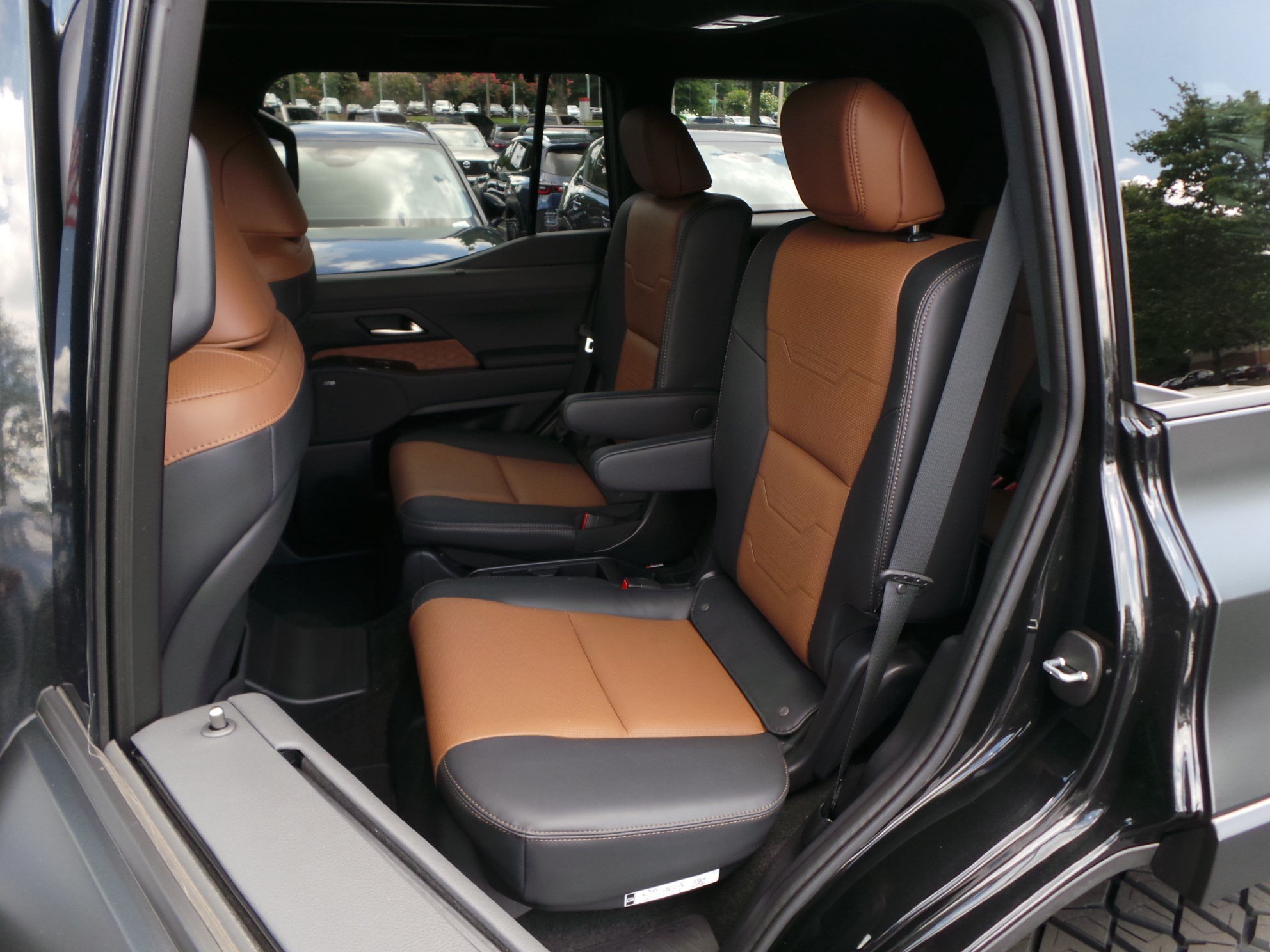Used 2025 Lexus GX 550 w/ Cold Area Package AWD/4WD image 12