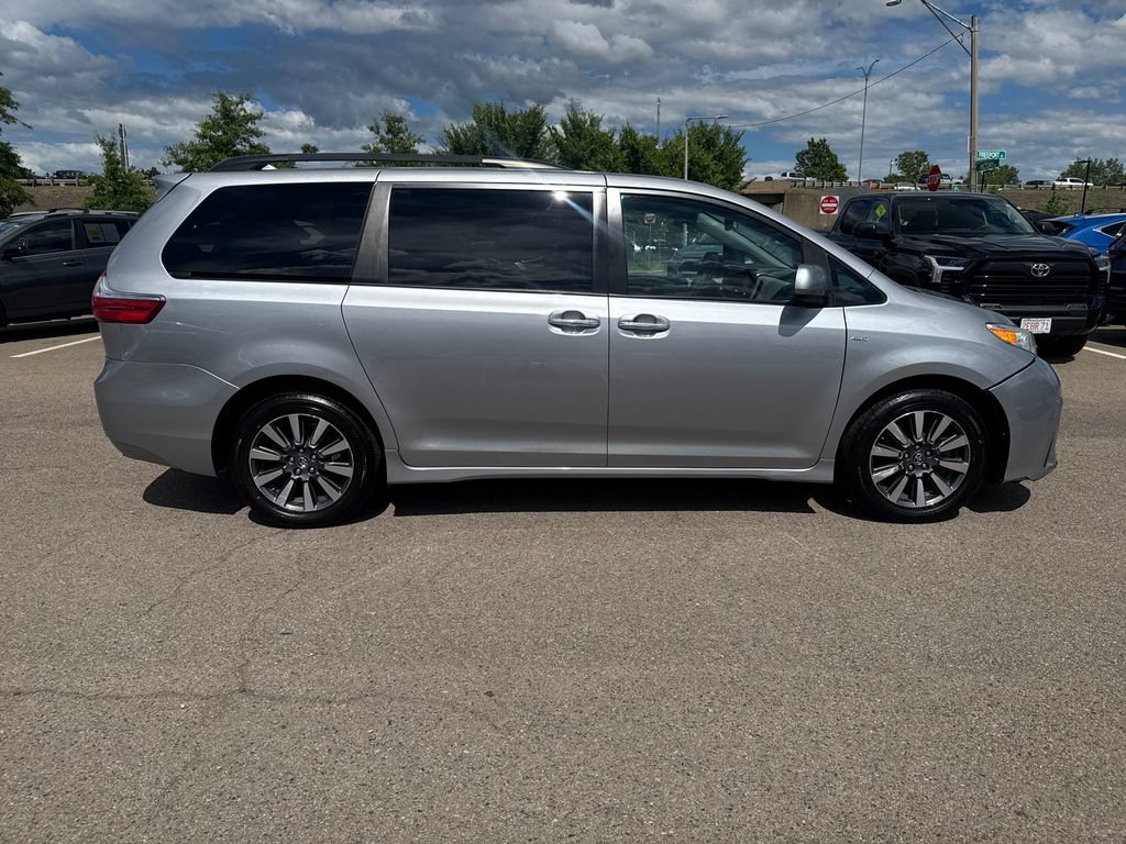 Used 2018 Toyota Sienna XLE Premium AWD/4WD image 9