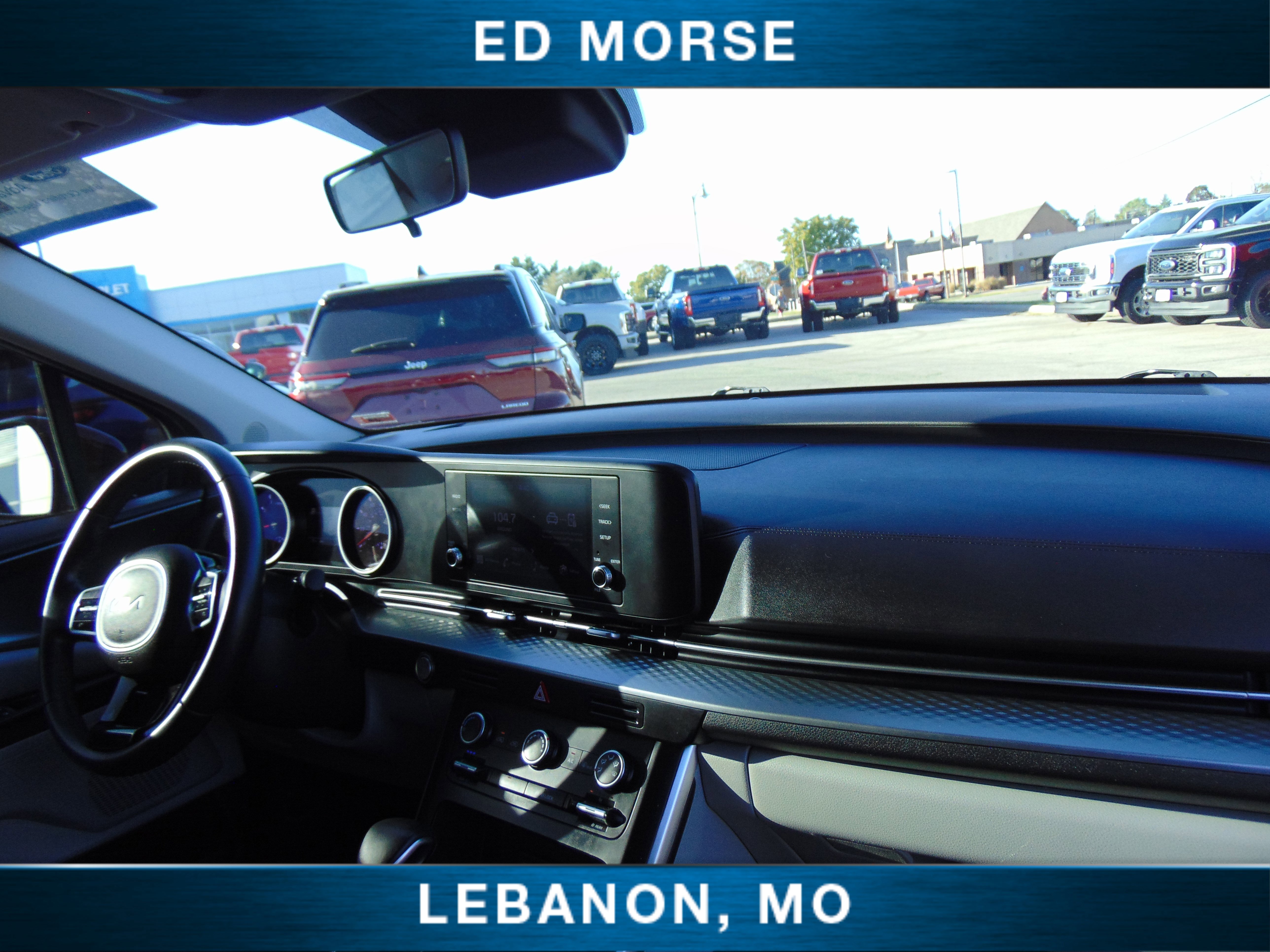 Used 2023 Kia Carnival LX image 24