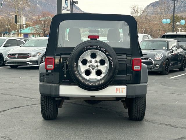 Used 2014 Jeep Wrangler Unlimited Sahara w/ Dual Top Group AWD/4WD image 5
