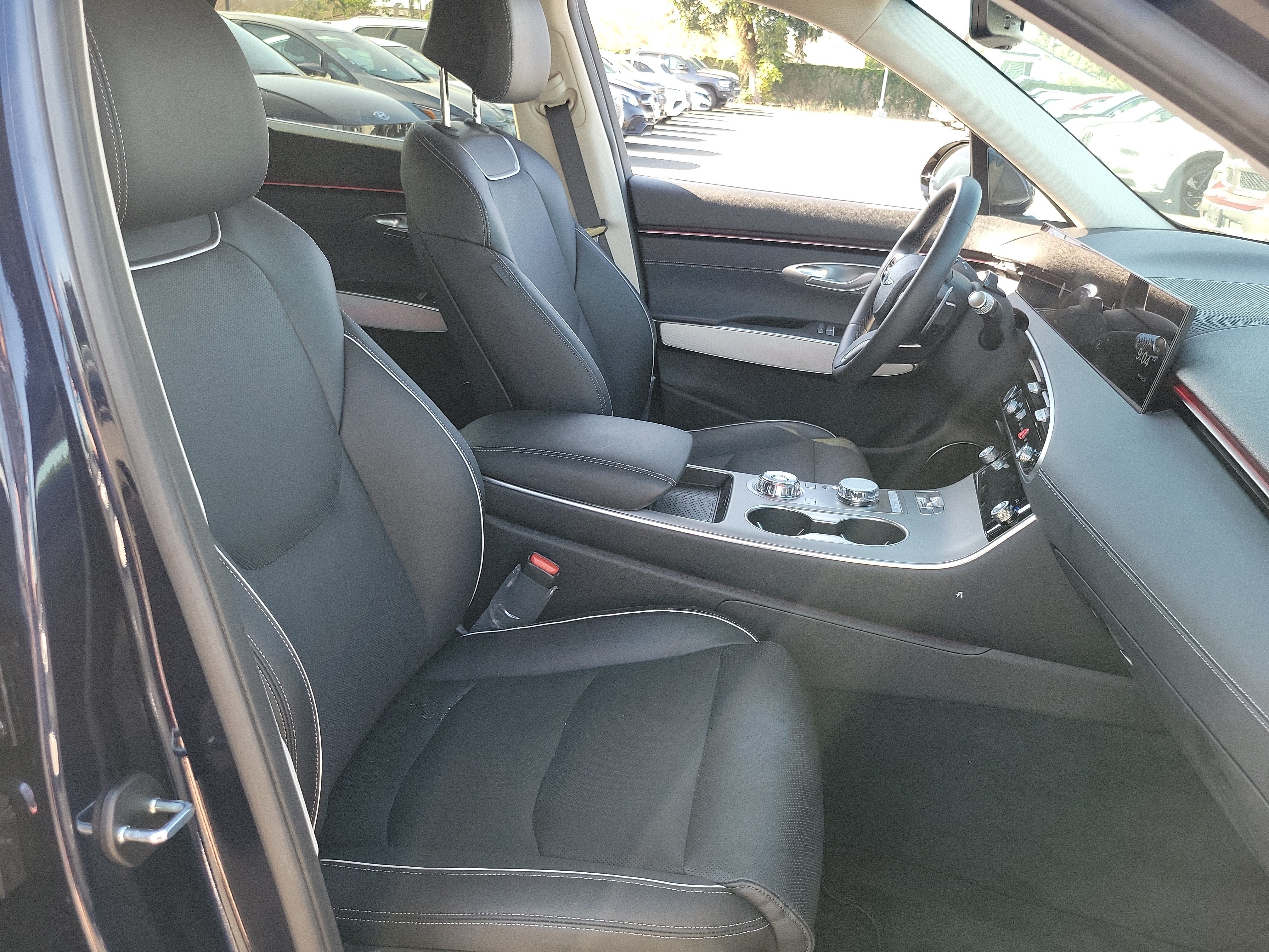 Certified 2026 Genesis GV70 2.5T Advanced AWD/4WD image 23