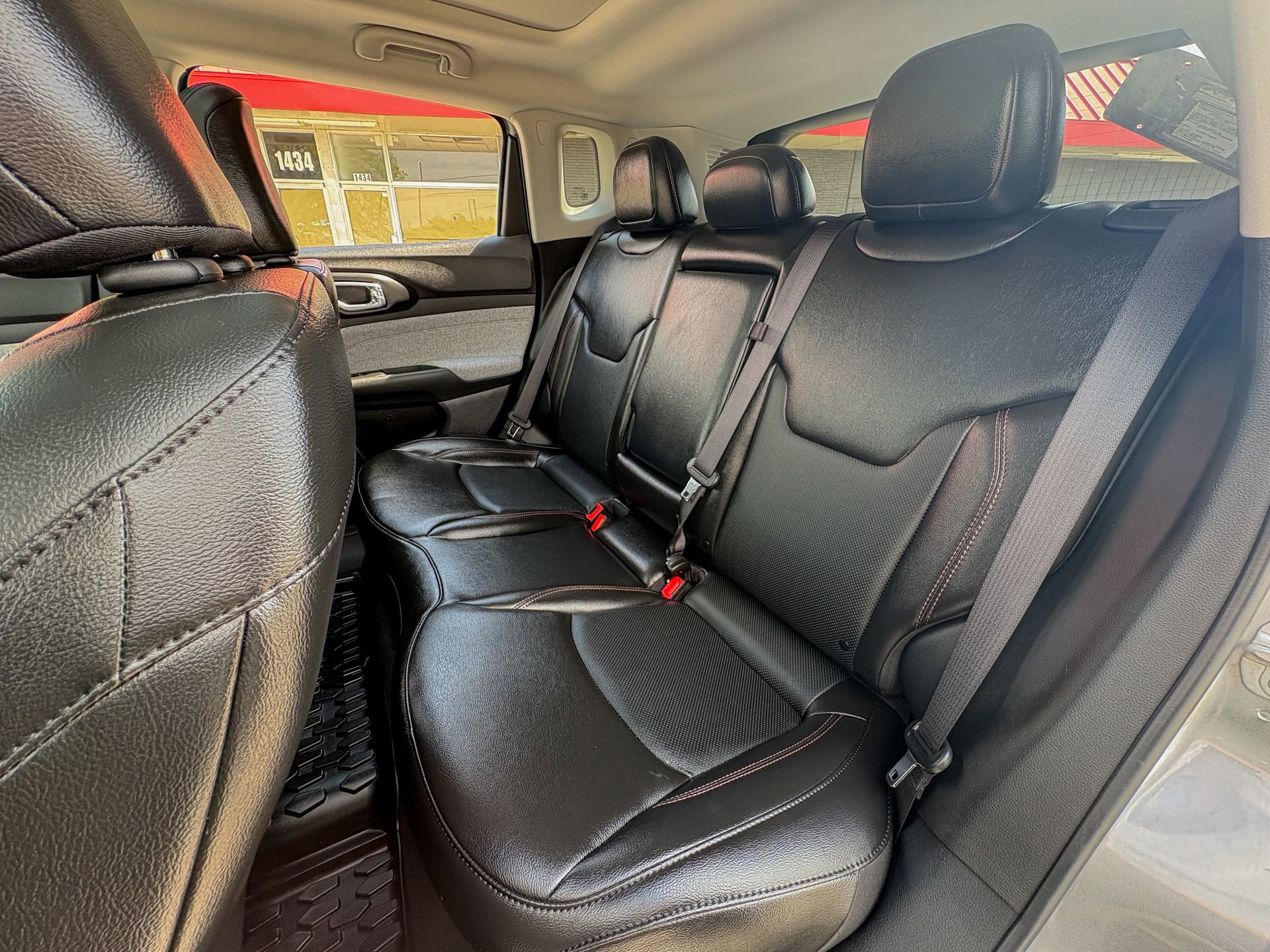 Used 2022 Jeep Compass Latitude w/ Sun and Sound Group AWD/4WD image 23