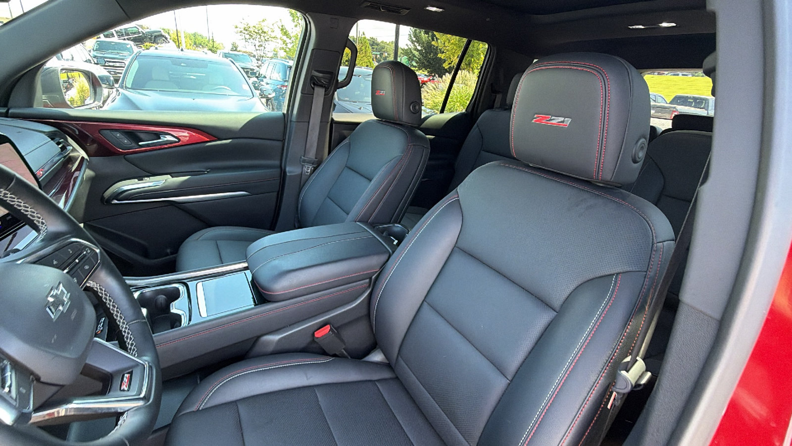 Used 2025 Chevrolet Traverse Z71 w/ Driver Confidence Package AWD/4WD image 18
