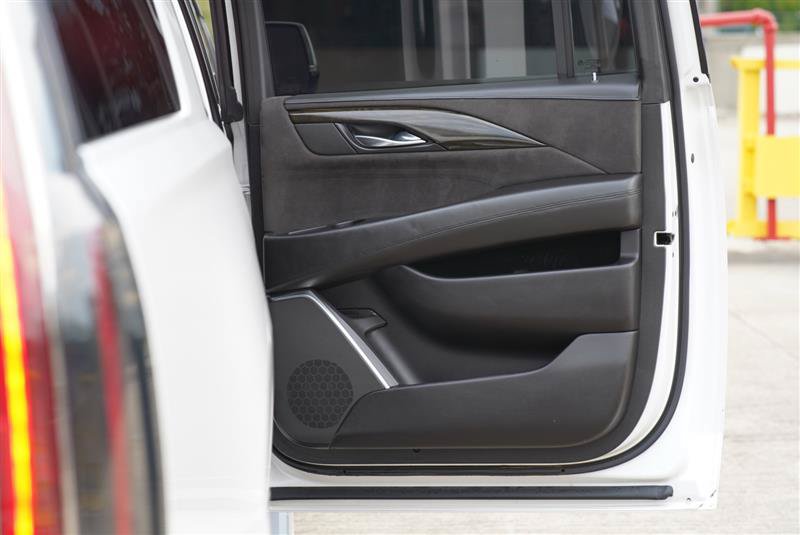 Used 2018 Cadillac Escalade ESV Platinum AWD/4WD image 89