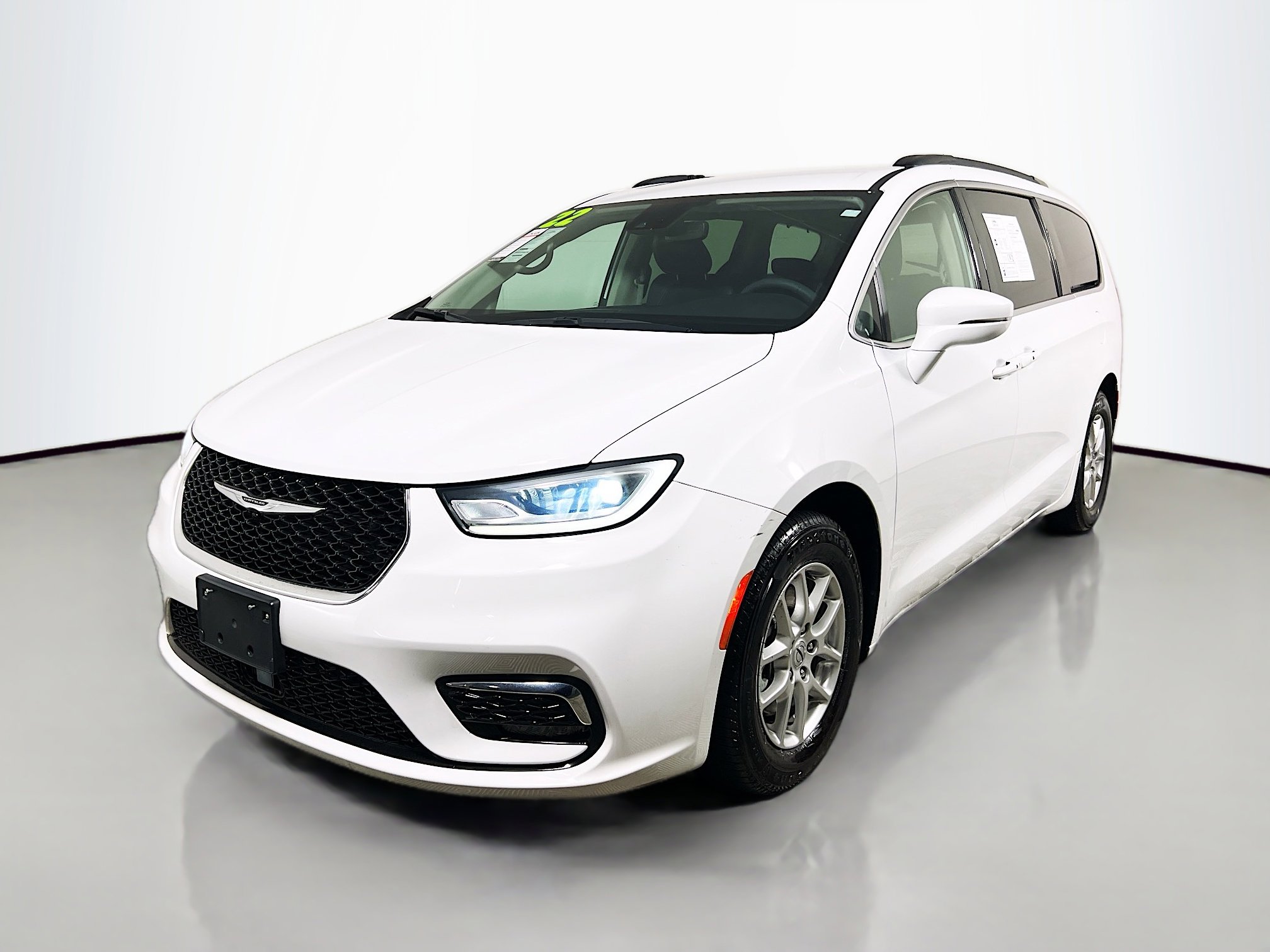 Used 2022 Chrysler Pacifica Touring-L image 10