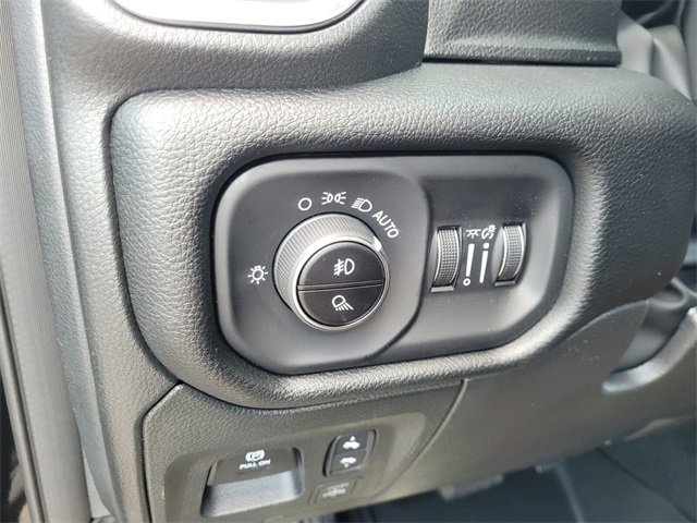 New 2026 RAM 1500 4x4 Crew Cab image 24