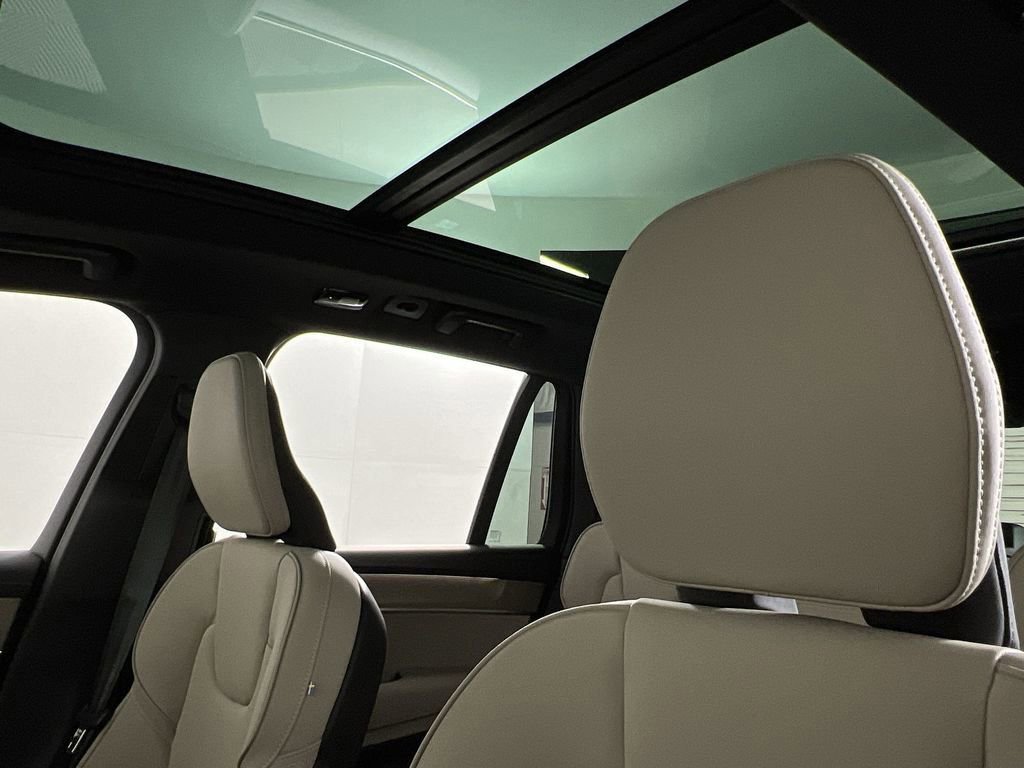 New 2026 Volvo XC90 T8 Plus w/ Protection Package image 7