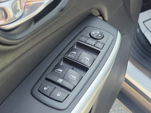 Used 2022 Jeep Cherokee Latitude AWD/4WD image 19