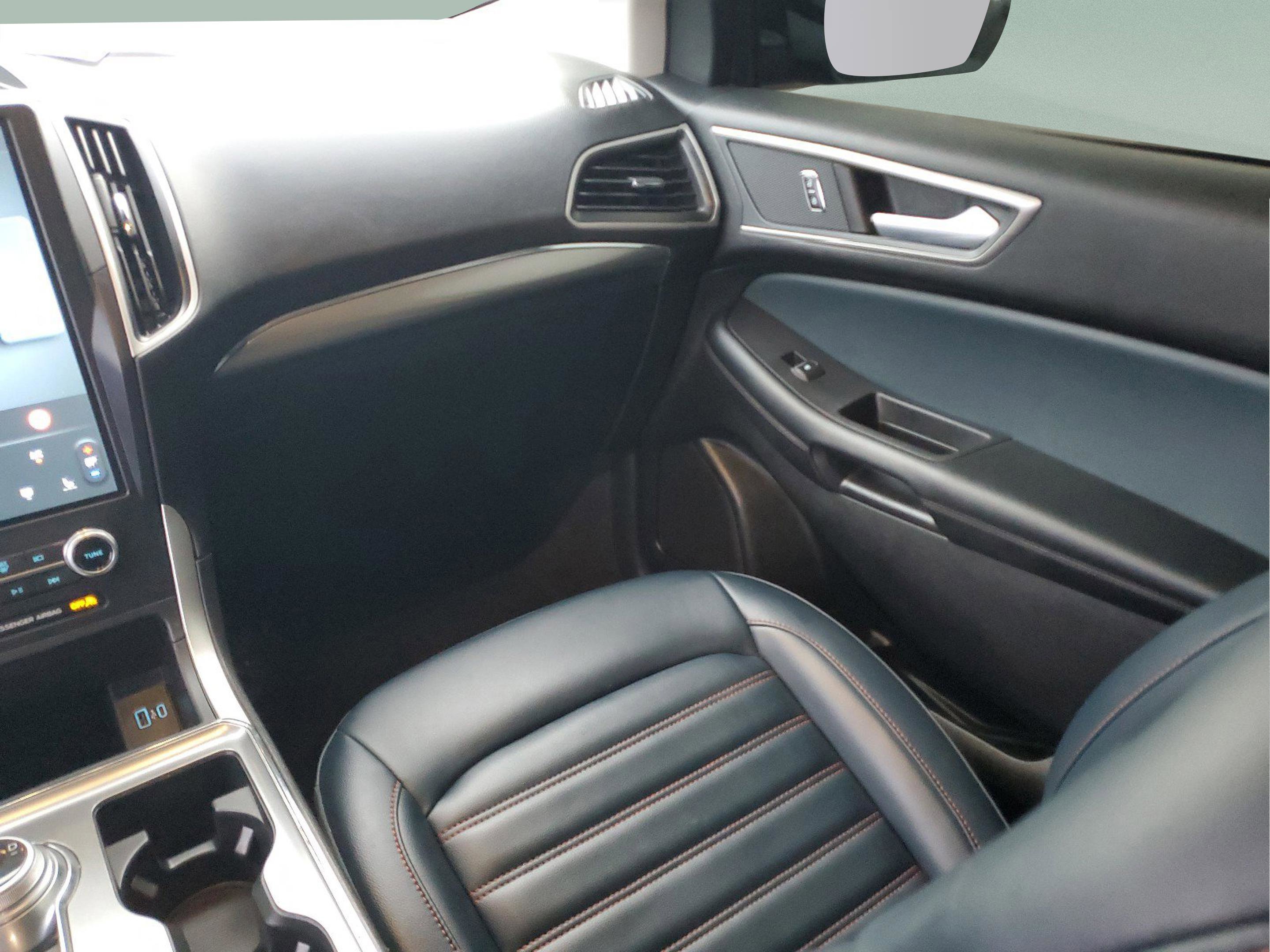 Used 2024 Ford Edge SEL w/ Sport Appearance Package image 16