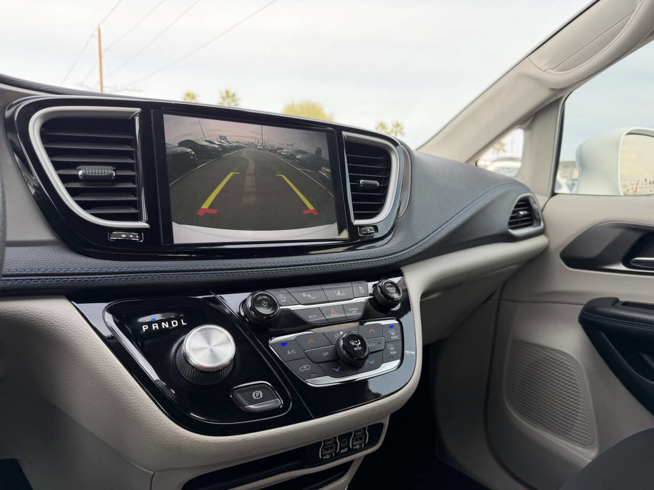 Used 2021 Chrysler Pacifica Touring image 20