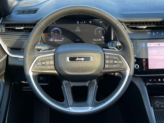 Used 2026 Jeep Grand Cherokee Limited AWD/4WD image 13