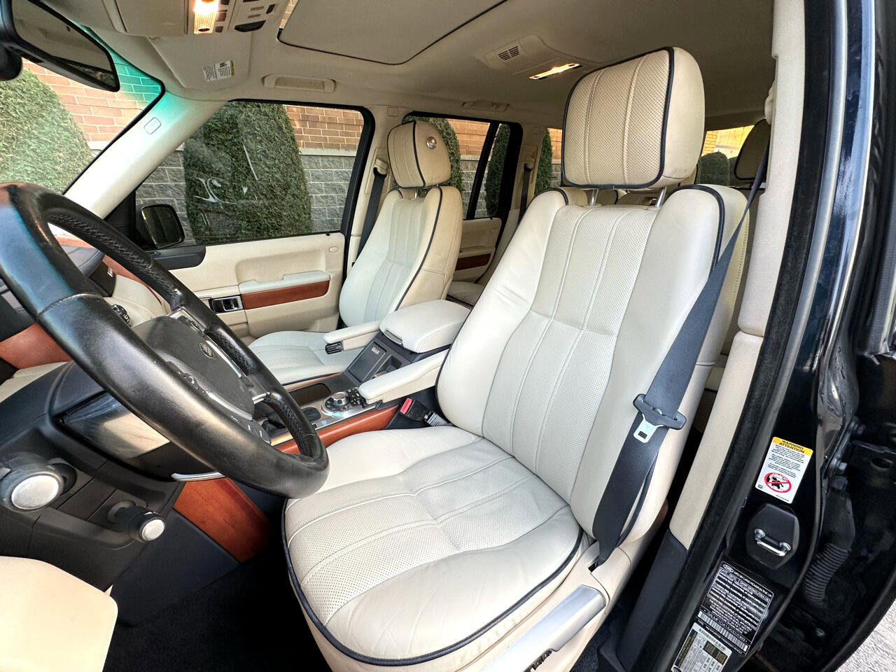 Used 2010 Land Rover Range Rover HSE LUX image 14