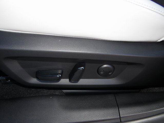 New 2025 Mitsubishi Outlander SE image 17