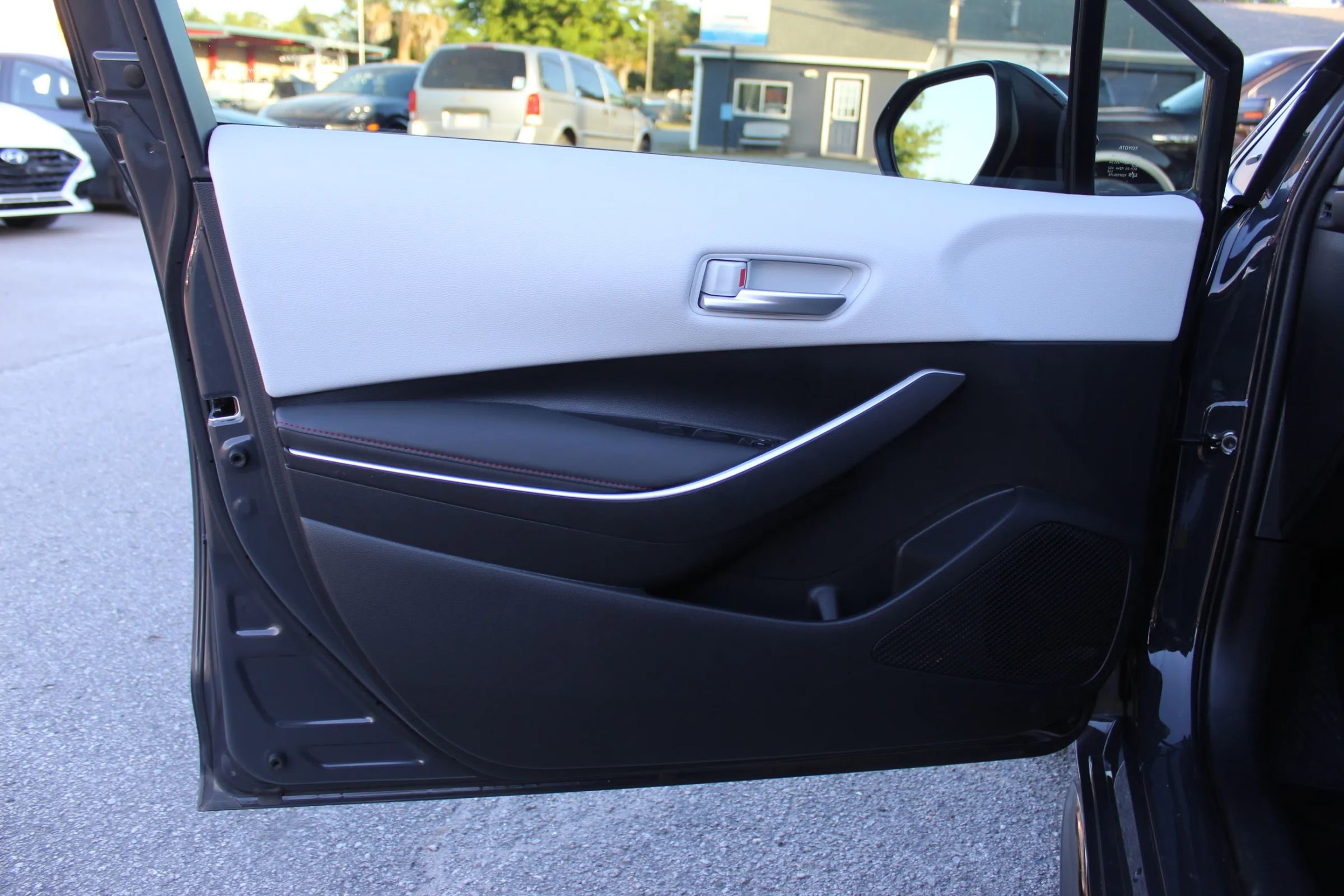 Used 2024 Toyota Corolla SE FWD image 7