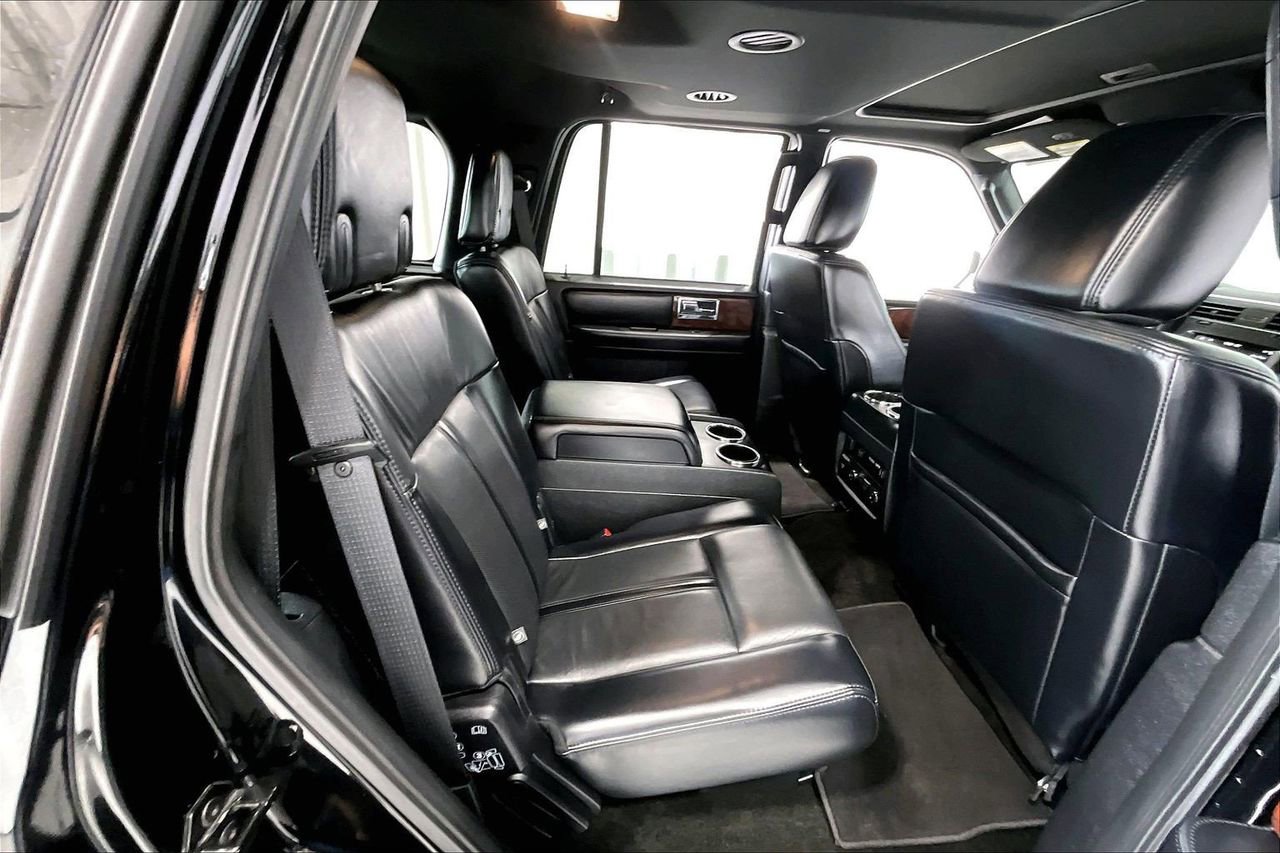 Used 2017 Lincoln Navigator Select RWD image 25