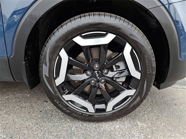 Certified 2024 Kia Telluride EX w/ EX Captain's Chair Package image 8