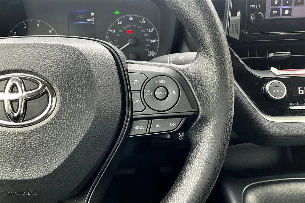 Used 2025 Toyota Corolla LE image 18